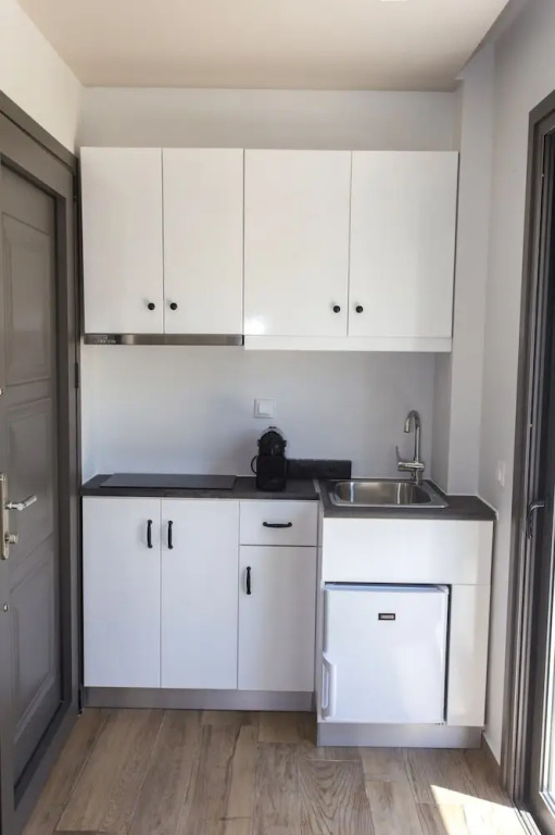 Golden Bay Suites & Maisonettes