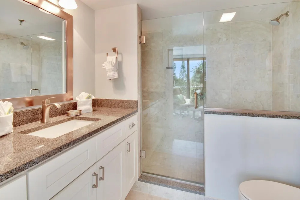 Trillium 2A Desired South Corner/large Balcony/beach Views!