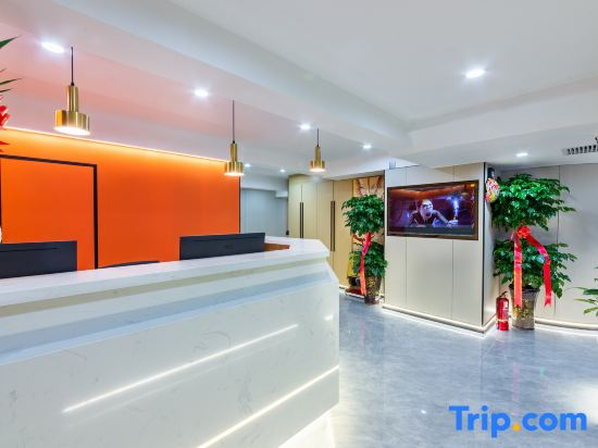 Lando Smart Cloud Hotel (Lanzhou Center Branch at Xizhan Cross Metro Station)
