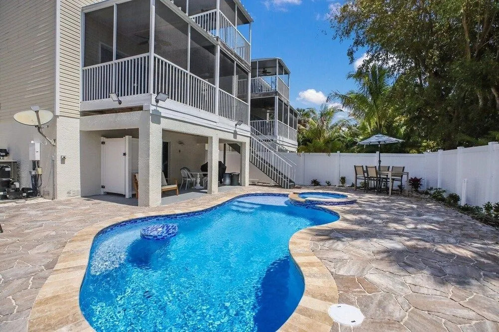 Dolphin Resort 3 Bedroom Home by RedAwning