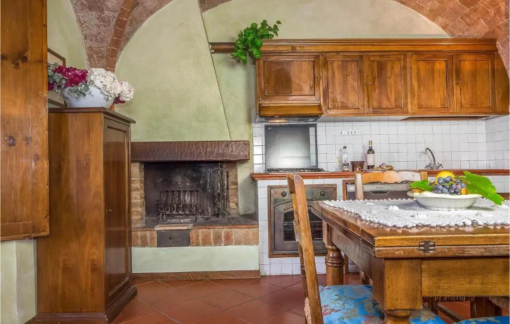 Beautiful apartment in Montaione with Outdoor swimming pool, WiFi and 2 Bedrooms