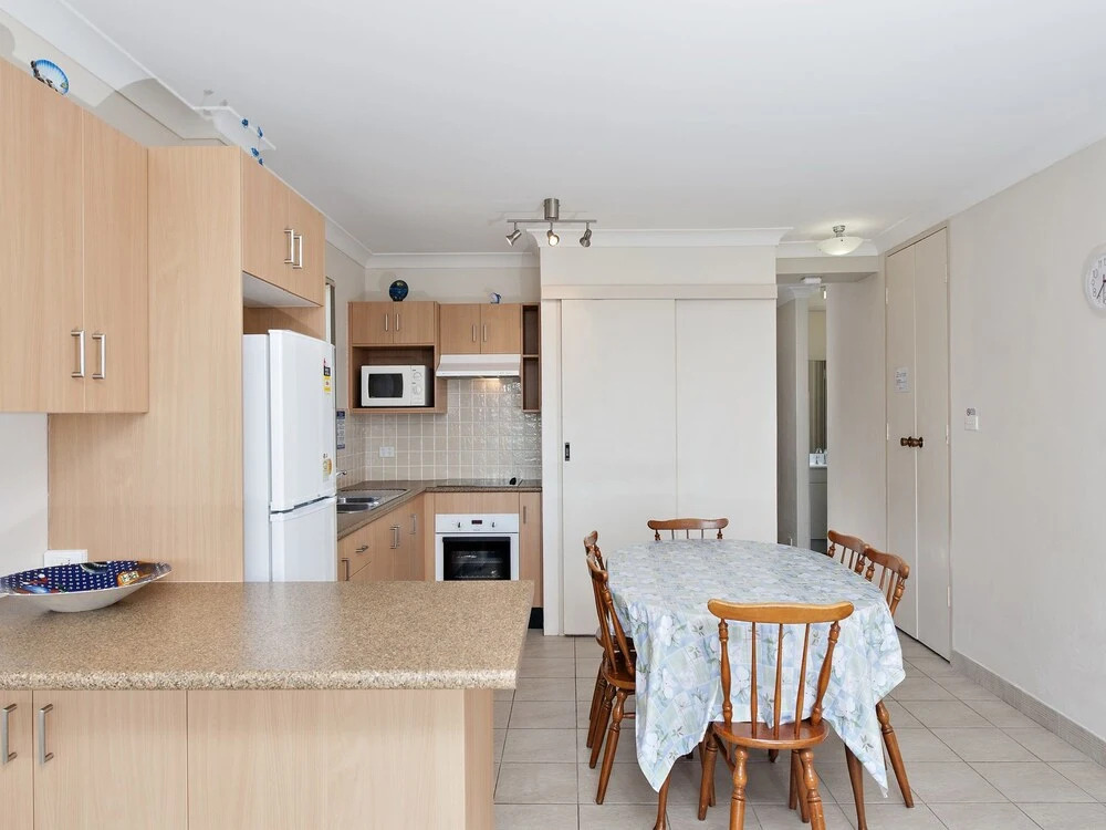 Sunset Towers,  Unit 6/25 Donald Street