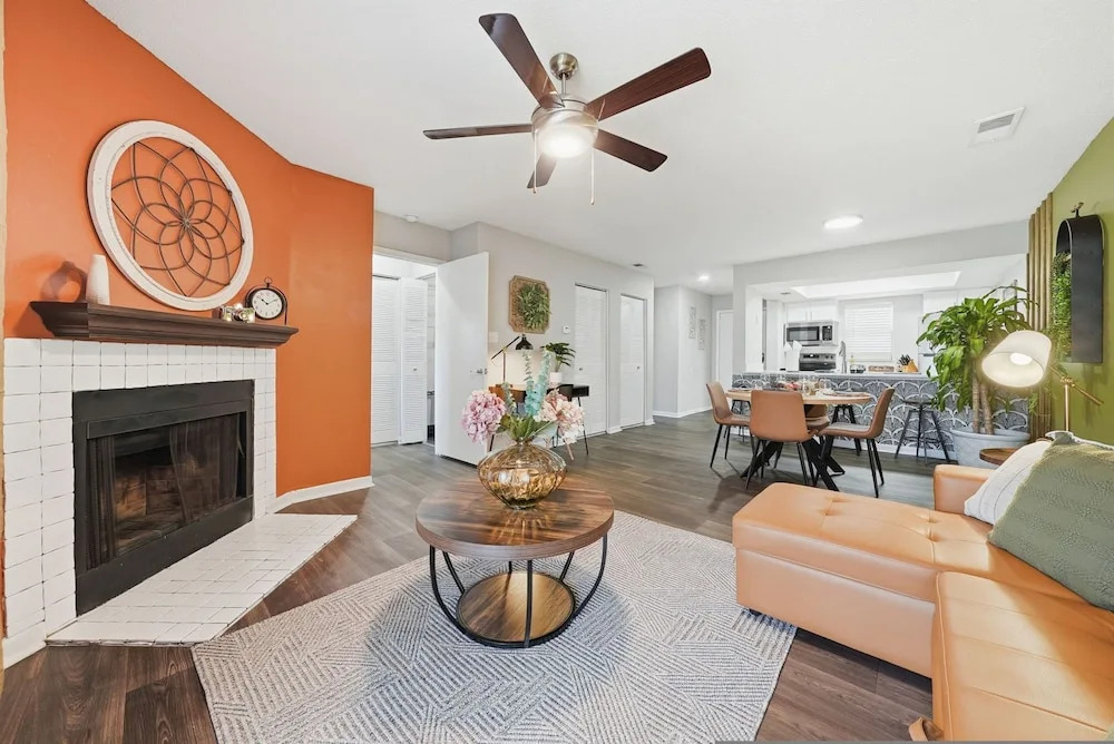 Modern 2BR 2BA w King Bed Pool Gym 10