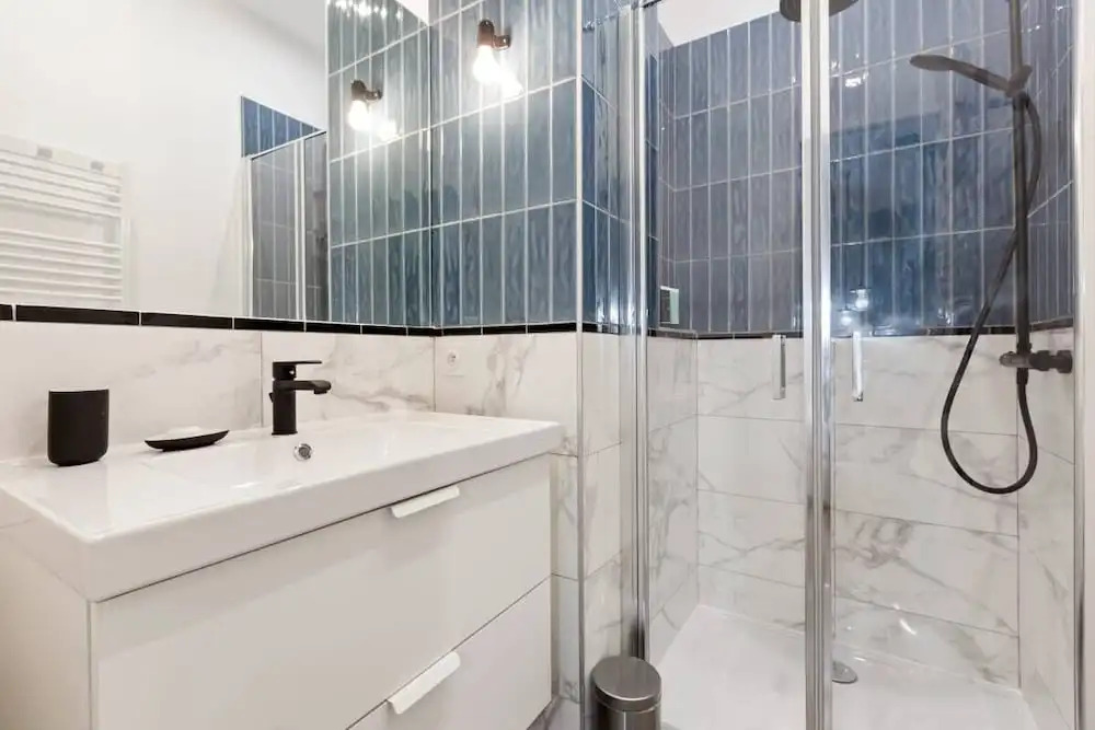 Chic & Contemporary Apartment With Two Bedroom
