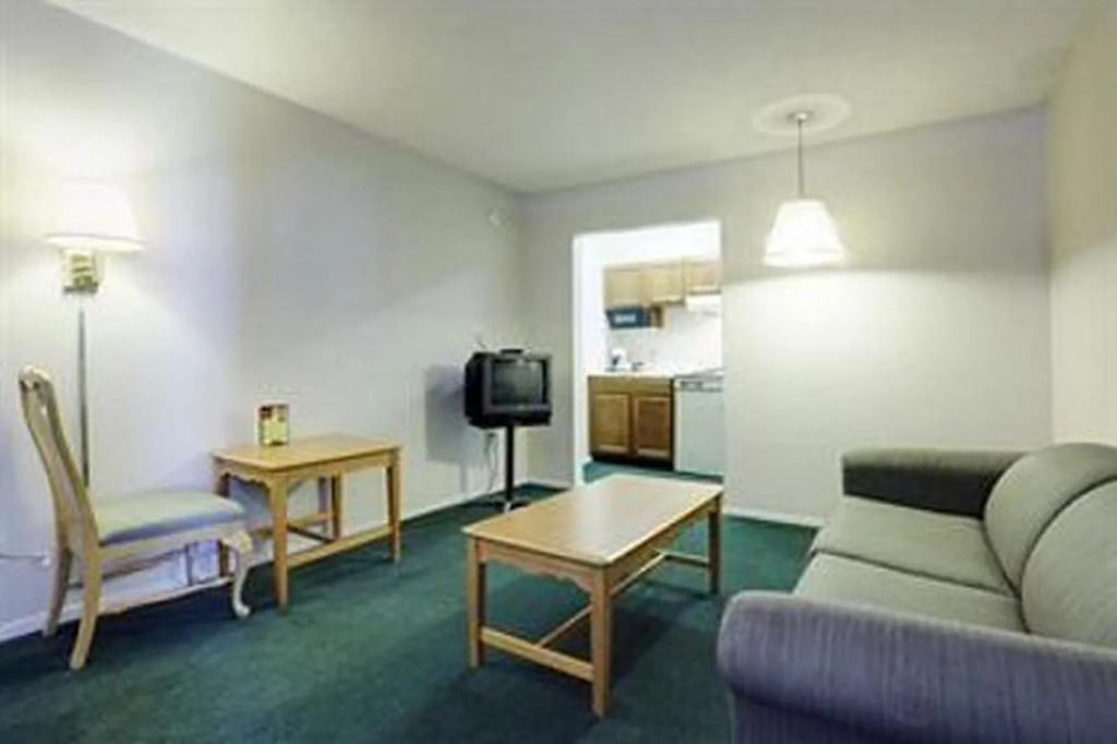 Econo Lodge Inn  Suites Amarillo
