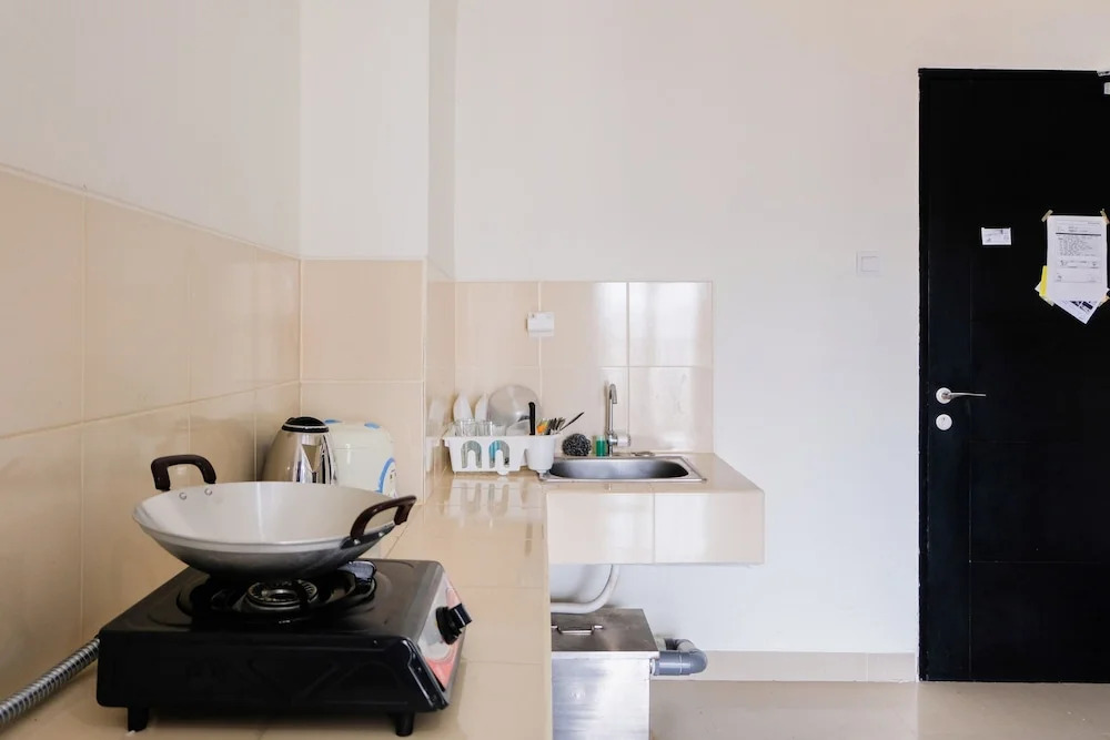 Simply Furnished 1BR @ Skyline Paramount Apartment