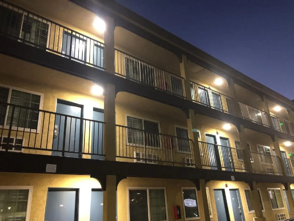 Simply Home Inn & Suites - Riverside