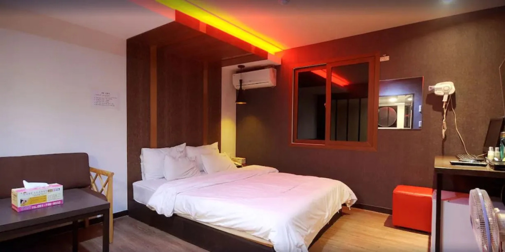 Vitamin Hotel
