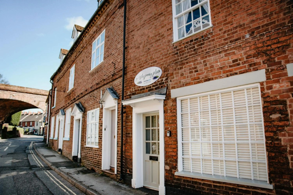 Whispering Place 12a - Luxury Georgian House - Honeymoon Bridal Suite - Severn valley Railway - Family - Sleeps 6