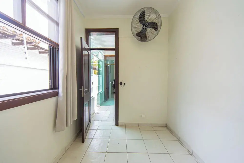 Incr vel e Ampla Casa a 200m da Praia da Enseada
