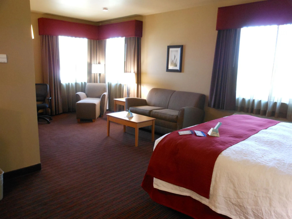 Best Western Golden Prairie Inn and Suites