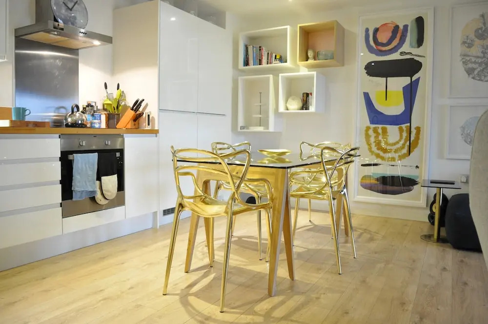Modern 1 Bed Apartment In Oval
