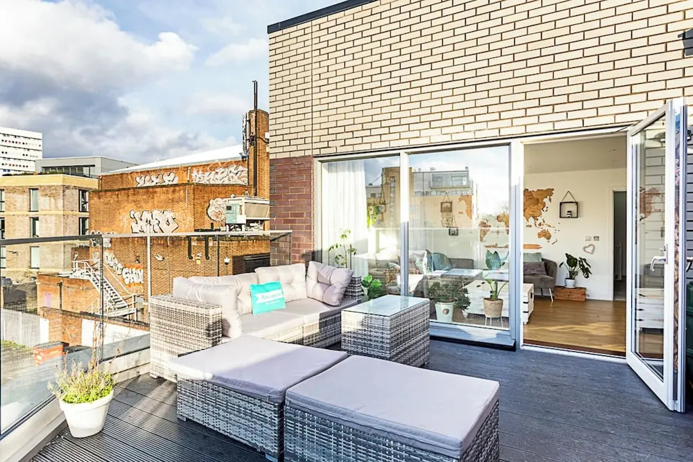 Quiet and Spacious Four Bedroom House