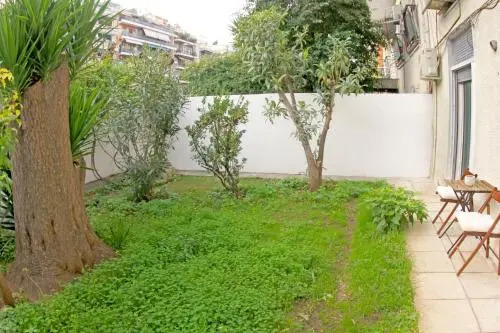 Stylish City Center Garden Apartment