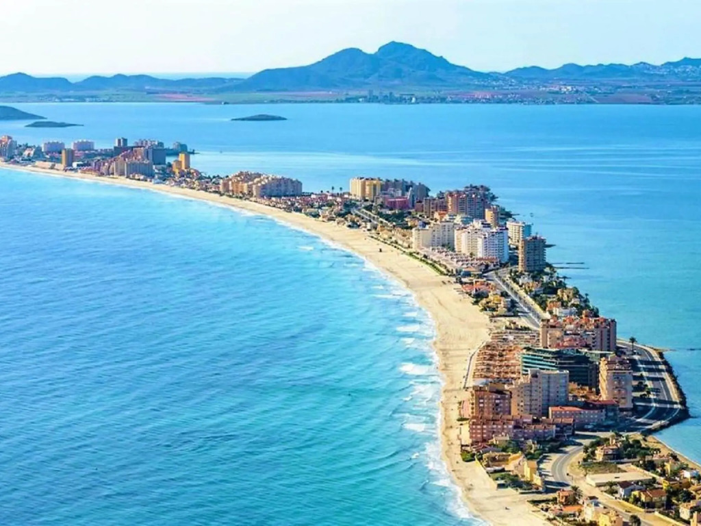 Sea-view Apartment in La Manga with Garden