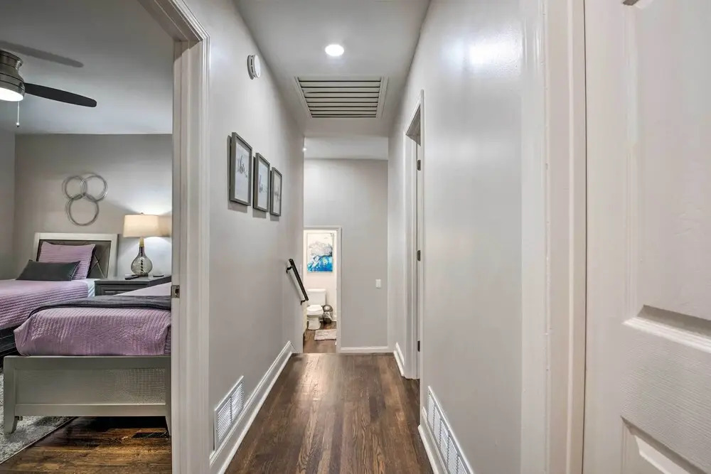 Atlanta Retreat w/ Deck in Greenbriar Area