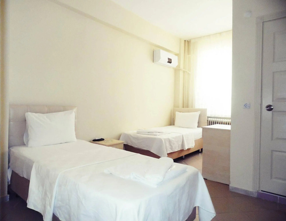 Saral Hotel