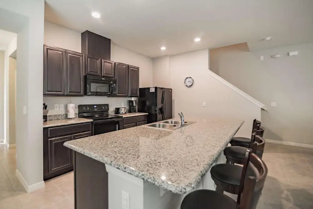 5131 Compass Bay