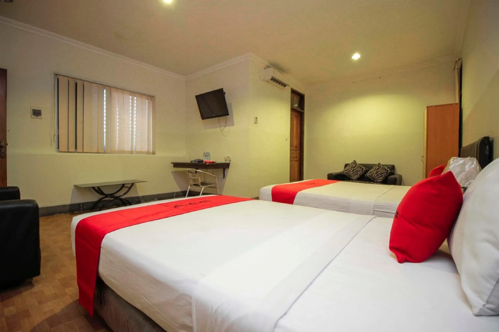 RedDoorz near Bethesda Manado