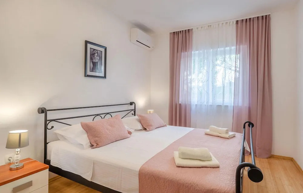 3 Bedroom Lovely Home In Blato