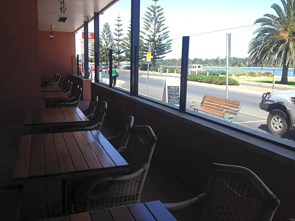The Central Hotel Motel Lakes Entrance
