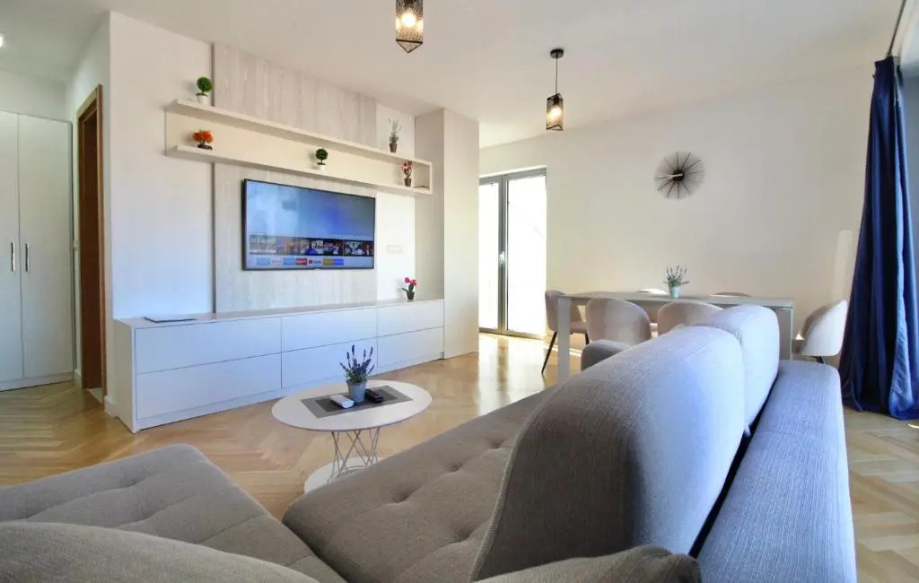 2bd New Dobrota Apt with Bay Views