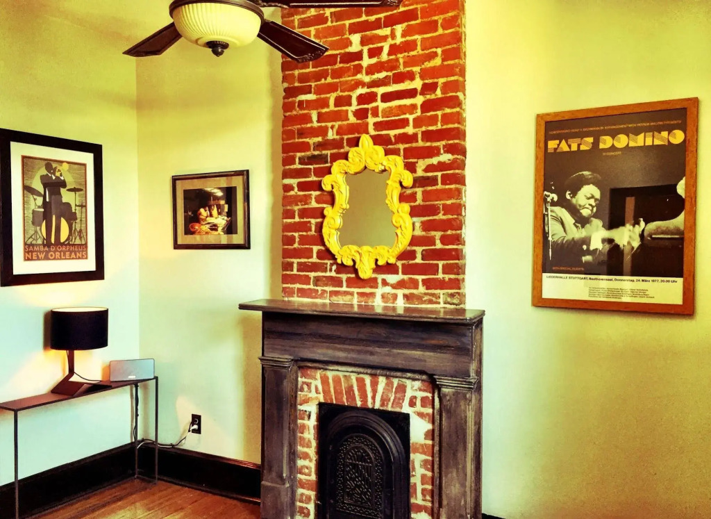 Royal Street Inn & Bar