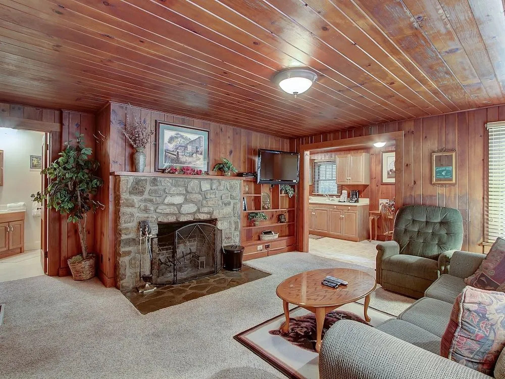 Storybook Romance 1 Bedroom 1 Bathroom Cottage