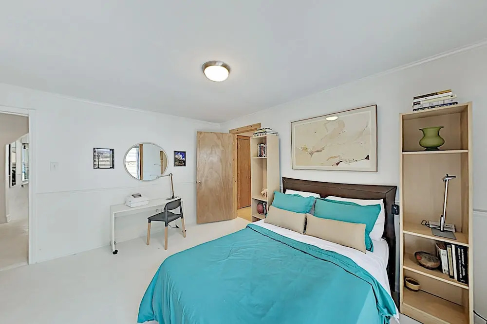 The Lime House W/ 2 Kitchens & Large Fenced Yard 4 Bedroom Home