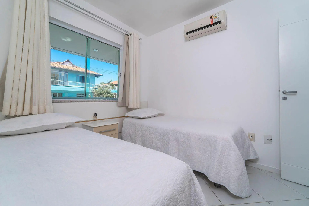 Apartamento 2 Dormitórios No Centro De Bombinhas Com 1 Suite, A 120 Metros Do Ma