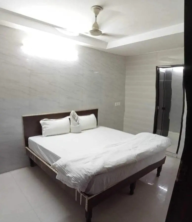 POP 89981 Hotel Dwarka Inn