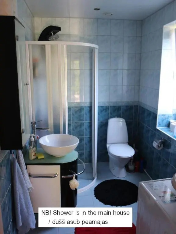 Cozy Summer House with Free Parking near City Center & Beach