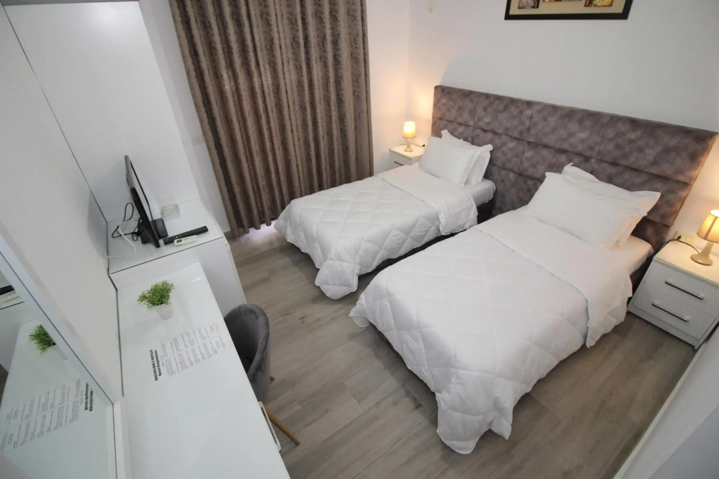 Julia Hotel