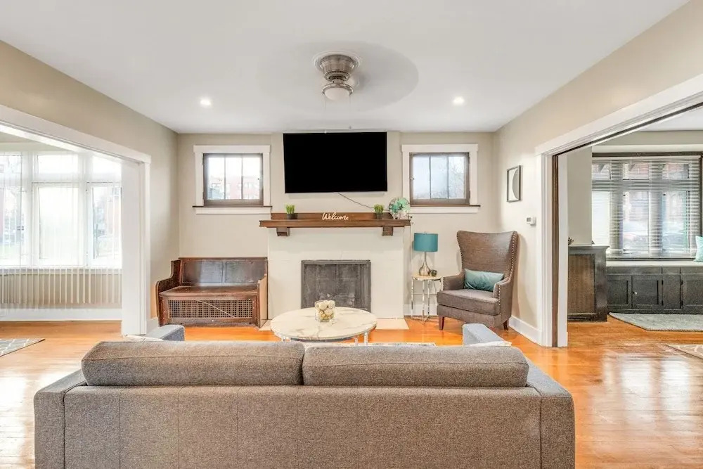 Spacious 3BR Home near Downtown, Oakland & East Liberty! Max 15 nights by RedAwning