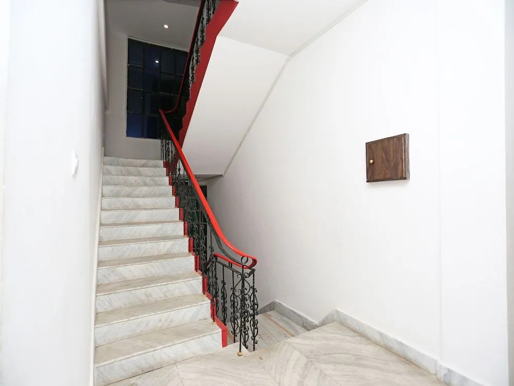 OYO Flagship 120 Gupta Inn Cantonment