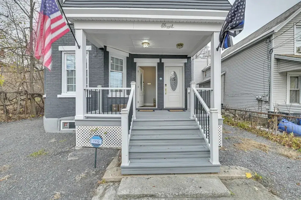 2 Mi to Downtown: Charming Apt in Schenectady!