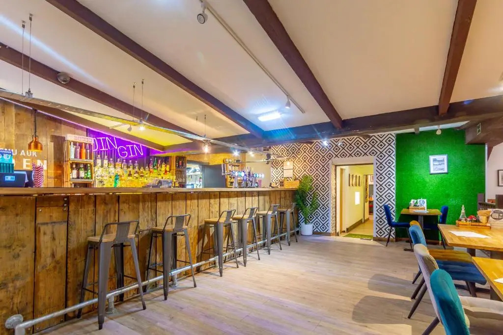 The Golden Fleece Inn