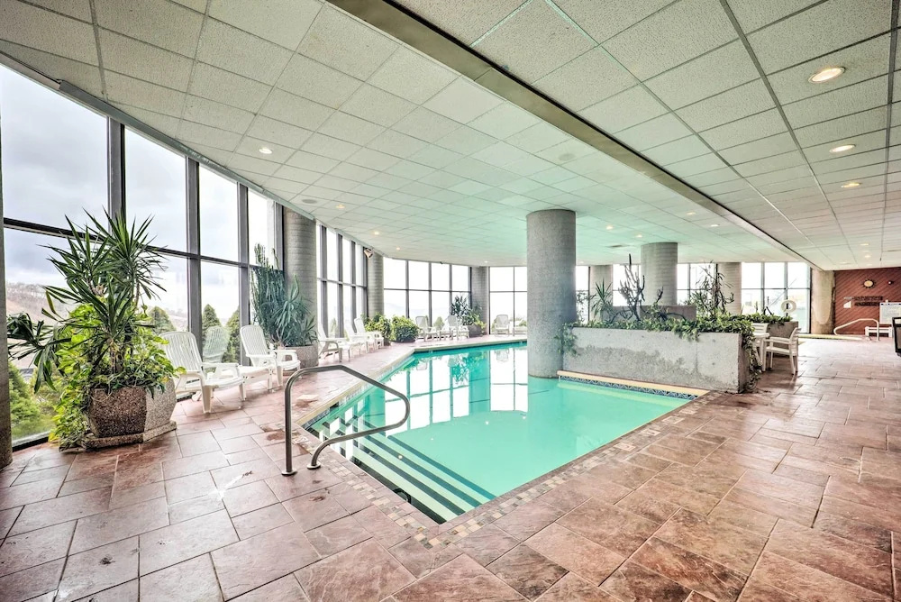 2 Mi to Ski Resort! Sugar Mtn Condo w/ Indoor Pool