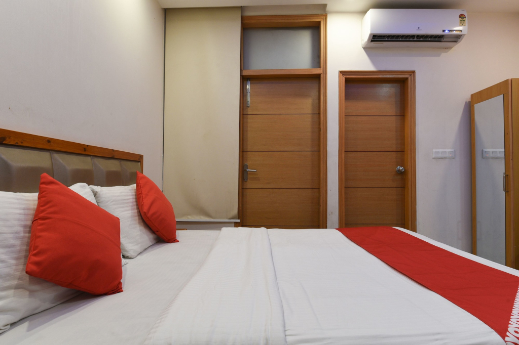 Airport Hotel Mahal
