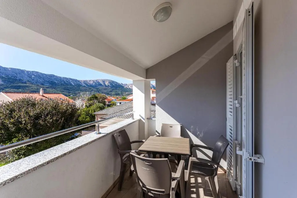 Apartments Crnekovic Tomislava 8