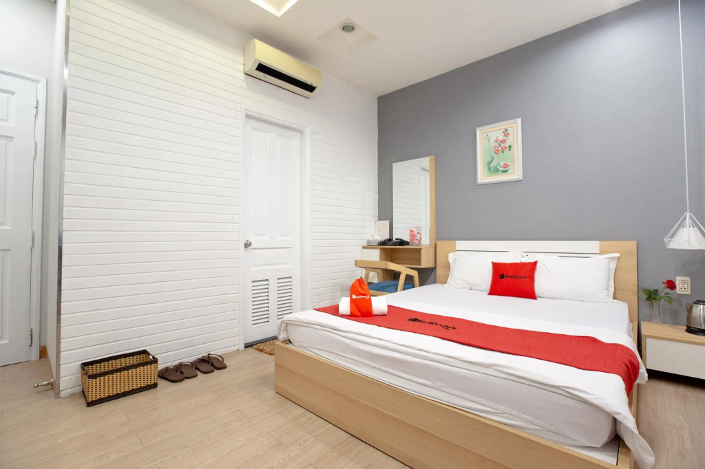 RedDoorz Plus @ Nguyen Thi Thap Street