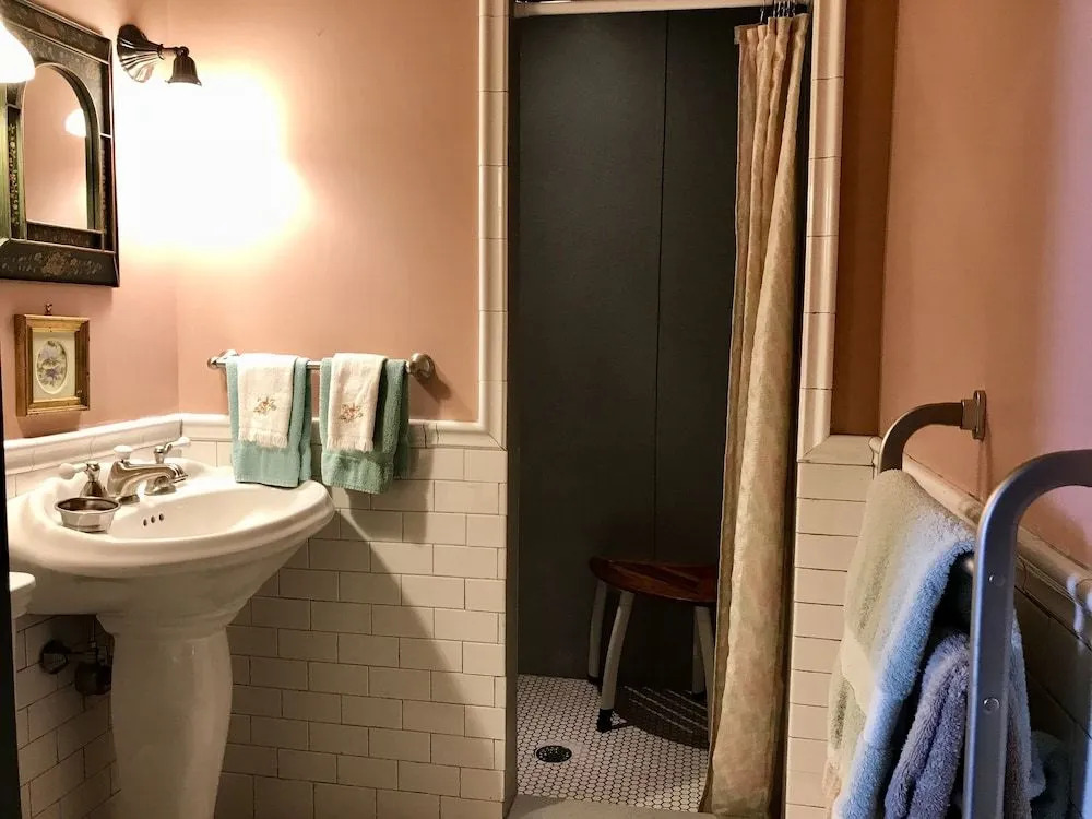 Hummingbird Inn
