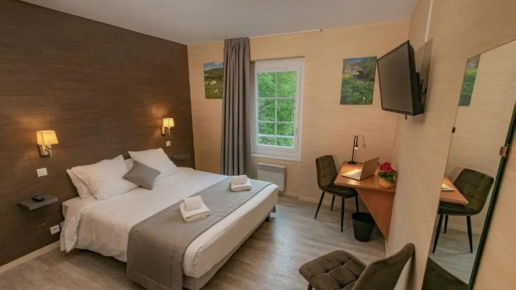 LOGIS HOTEL LHÔTEL DES BAINS - Salles-la-Source
