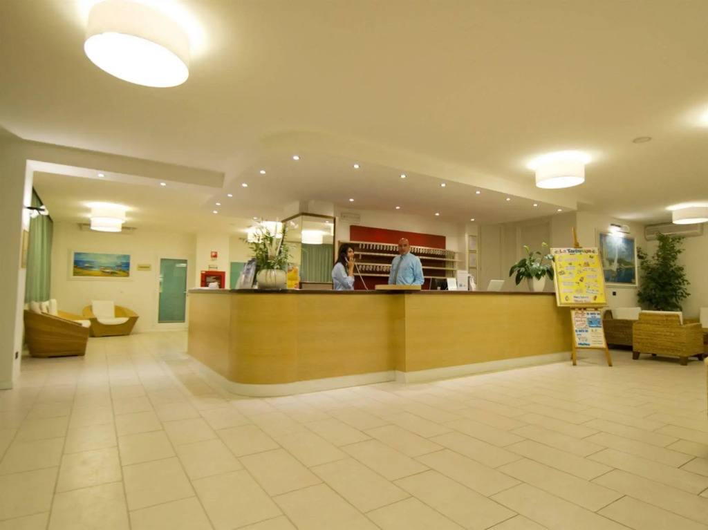 Color Metropolitan Family Hotel