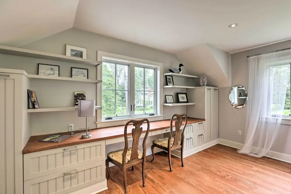 Barn-like Studio Suite w/ Flowering Garden!