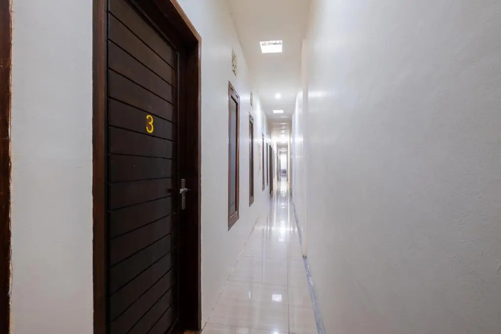 OYO 1695 Royal Senggigi Hotel