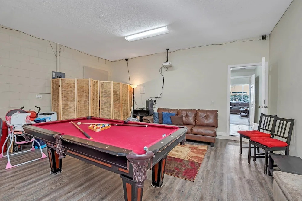 Huge and Modern Home, Only 12 Miles From Disney! #6wr338