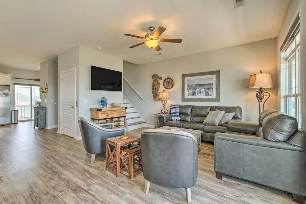 Surf City Escape w/ 6 Decks: Steps To Beach