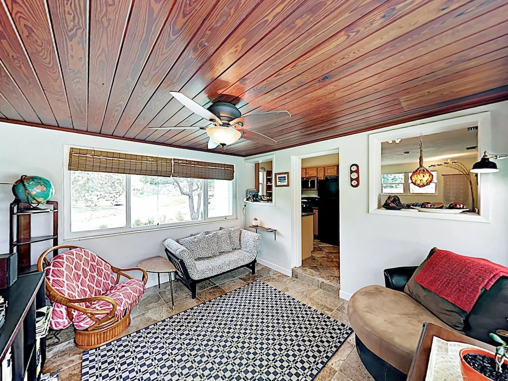 New Listing! Island - Walk To Amphitheatre 2 Bedroom Home