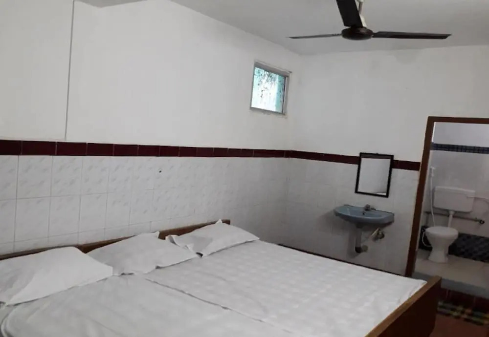 Parisha Residency- Temple Side Hotel